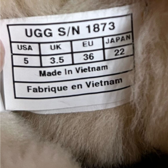 UGG Bailey Button Triplet Il - Women's Size 5 - Picture 9 of 16